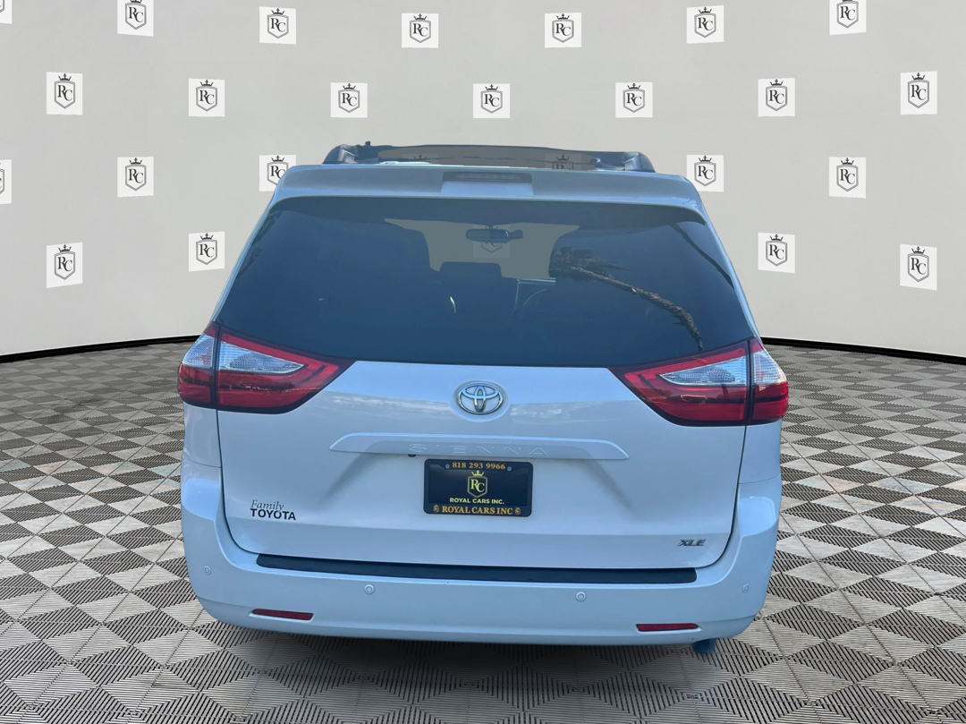Photo 6 of this Toyota Sienna