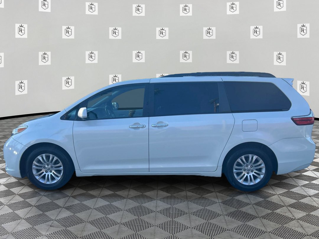 Photo 8 of this Toyota Sienna