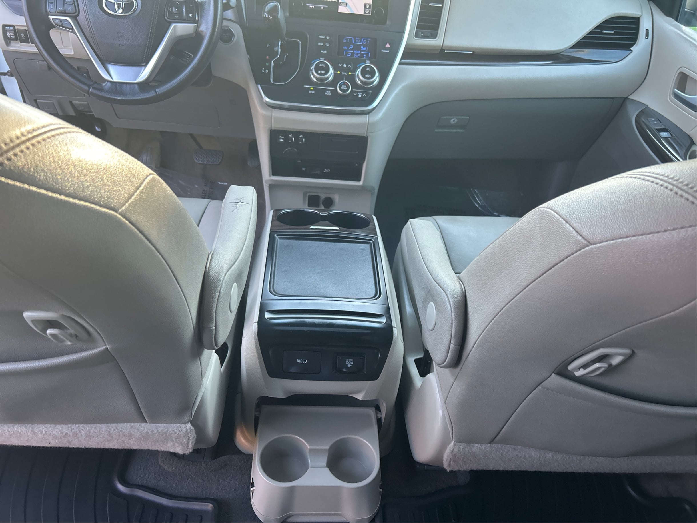 Photo 25 of this Toyota Sienna