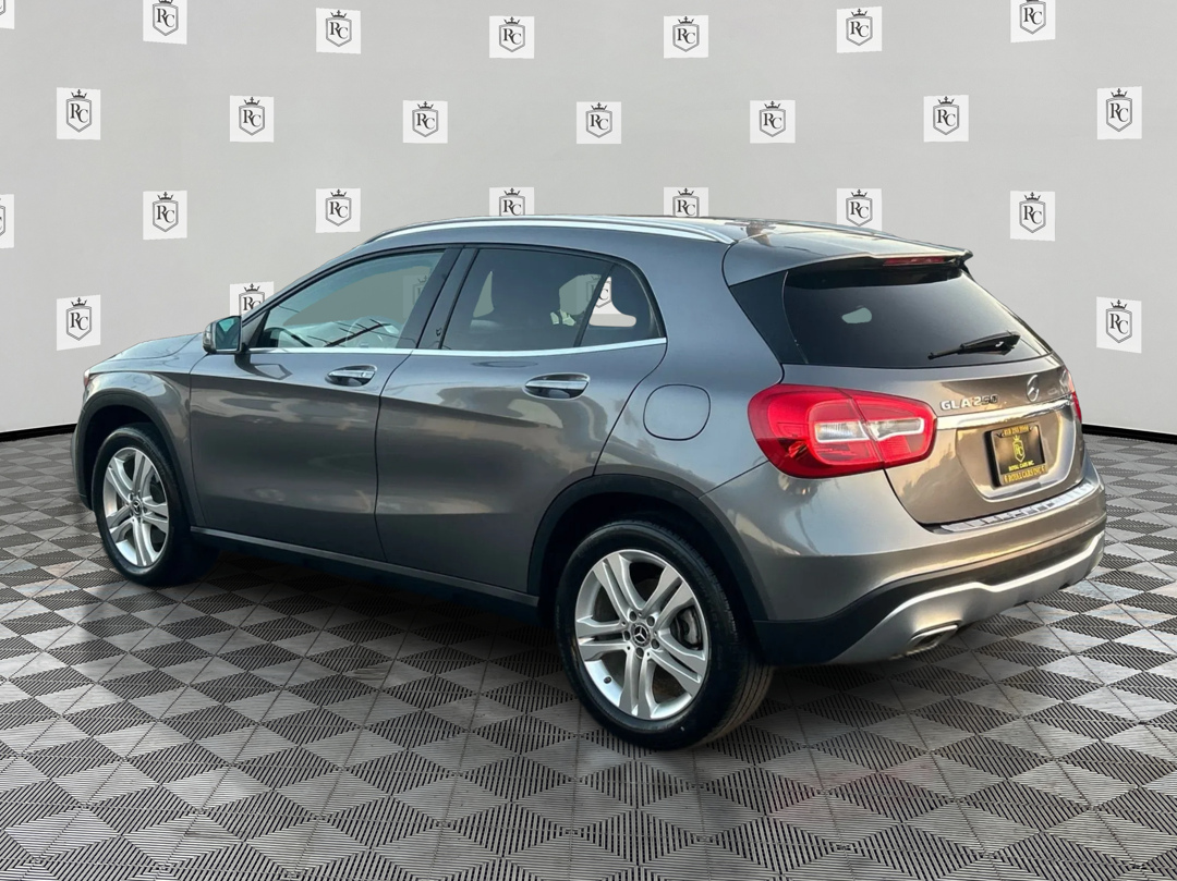 Photo 7 of this Mercedes-Benz GLA 250