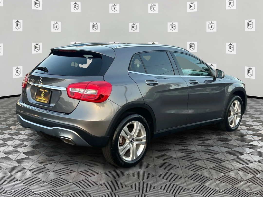 Photo 5 of this Mercedes-Benz GLA 250