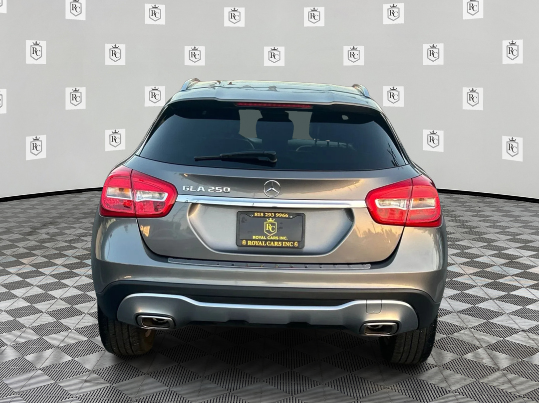Photo 6 of this Mercedes-Benz GLA 250