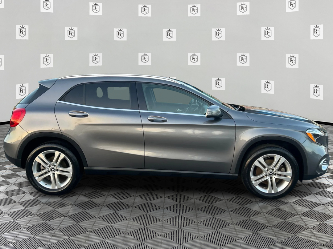 Photo 4 of this Mercedes-Benz GLA 250