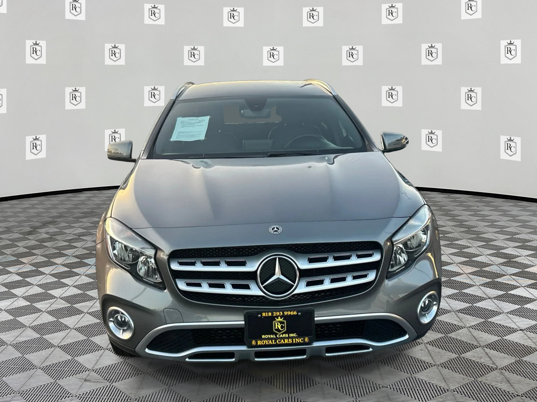 Photo 2 of this Mercedes-Benz GLA 250
