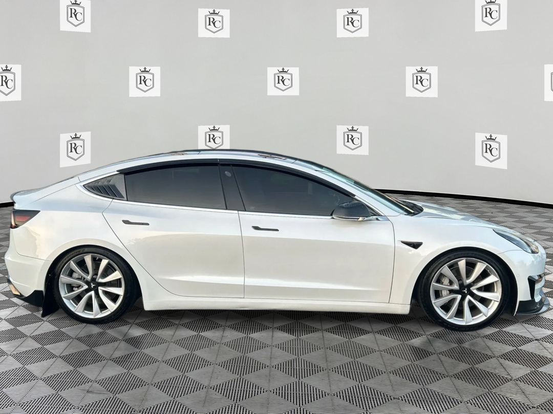Photo 4 of this Tesla Model 3