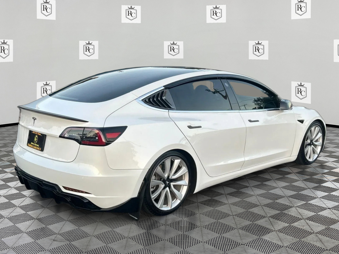 Photo 5 of this Tesla Model 3