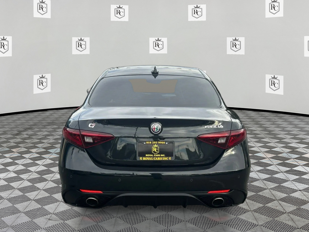 Photo 6 of this Alfa Romeo Giulia