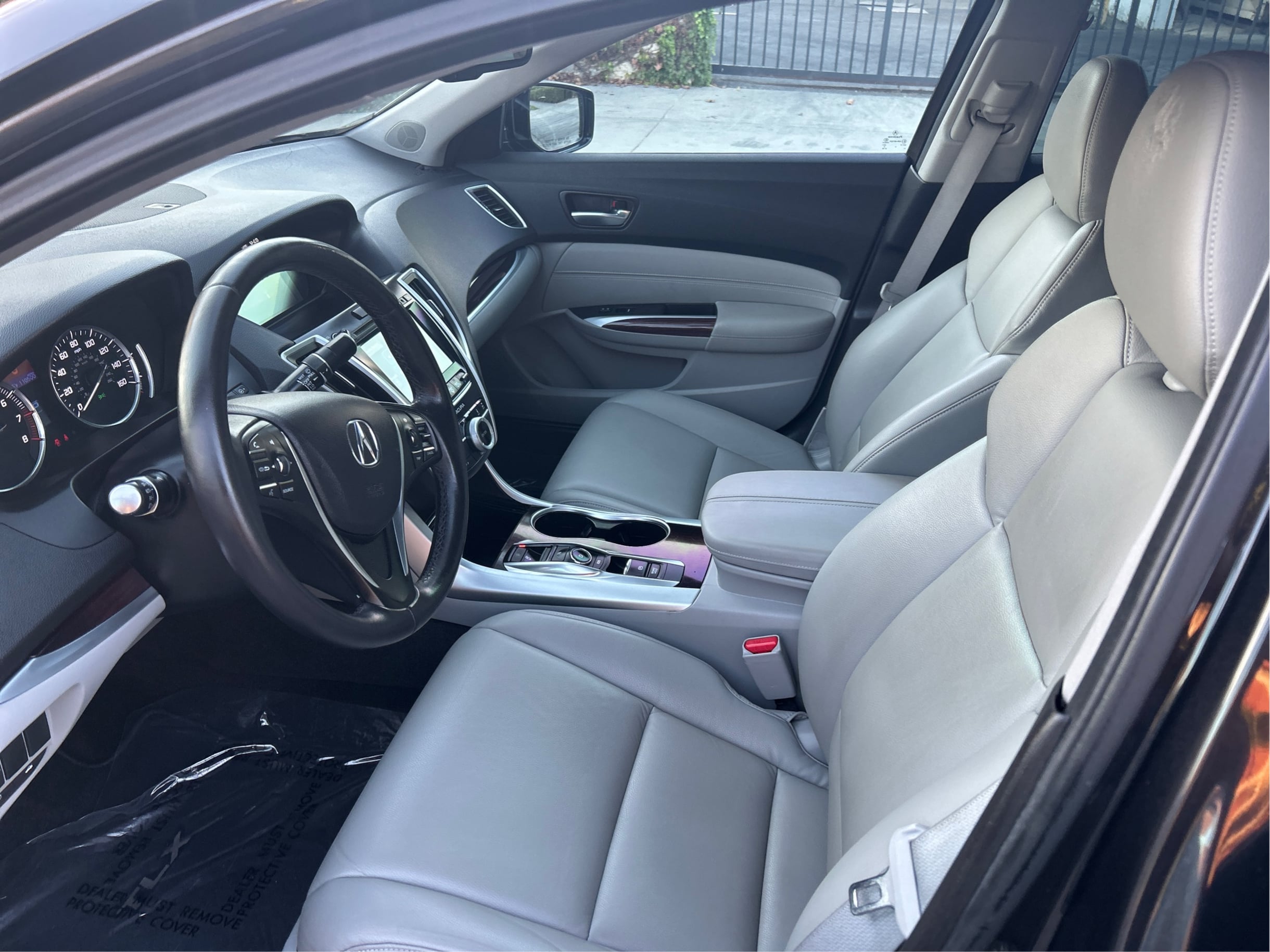 Photo 9 of this Acura TLX