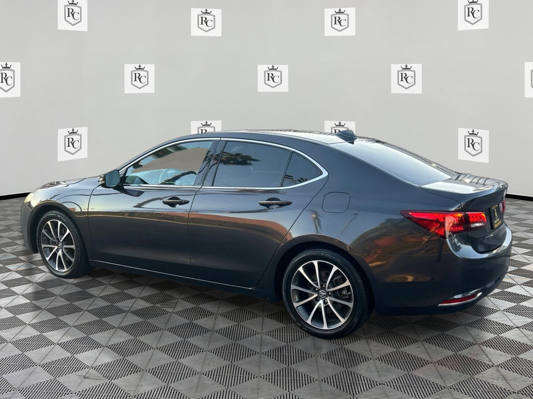 Photo 7 of this Acura TLX