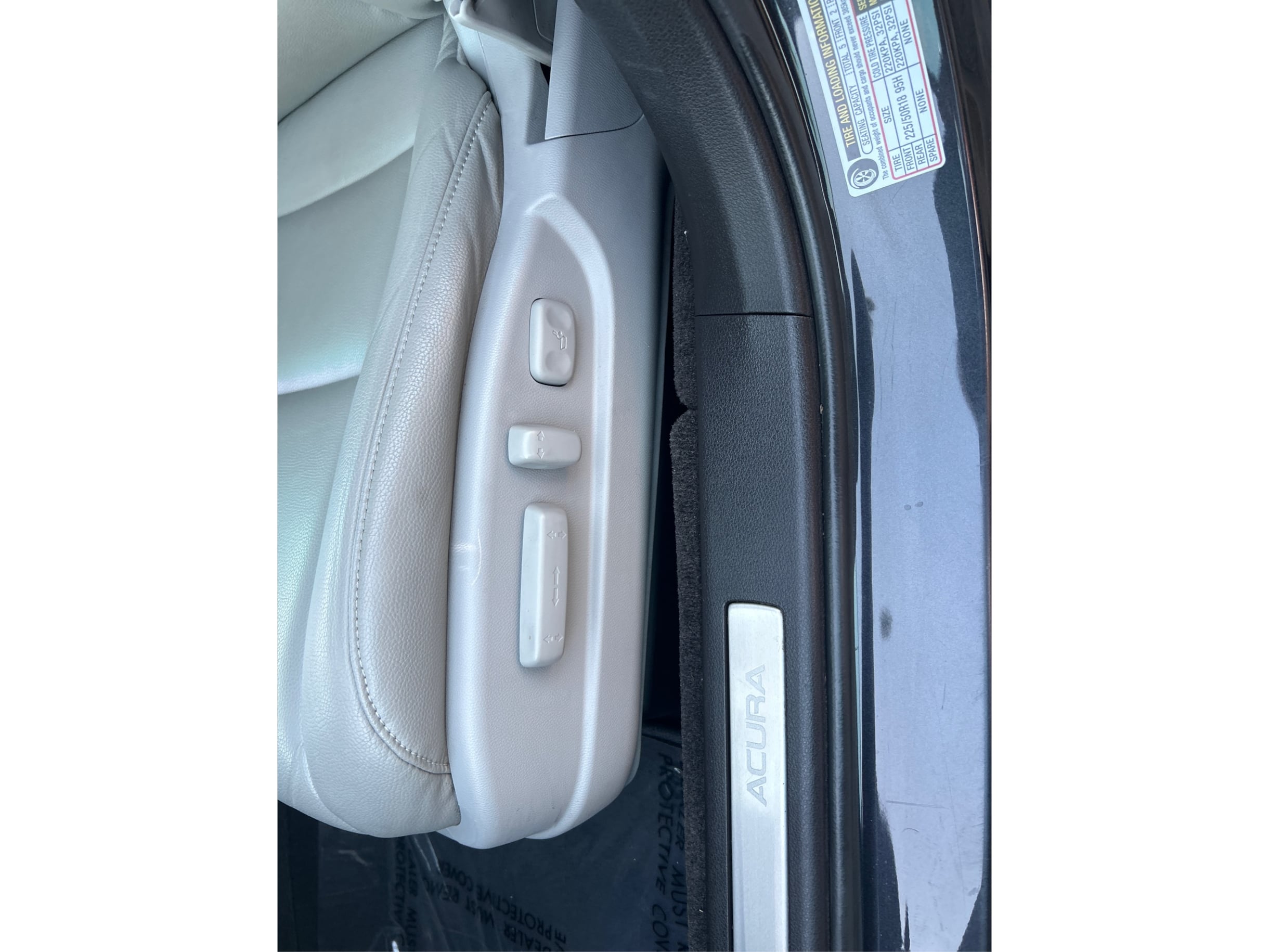 Photo 21 of this Acura TLX