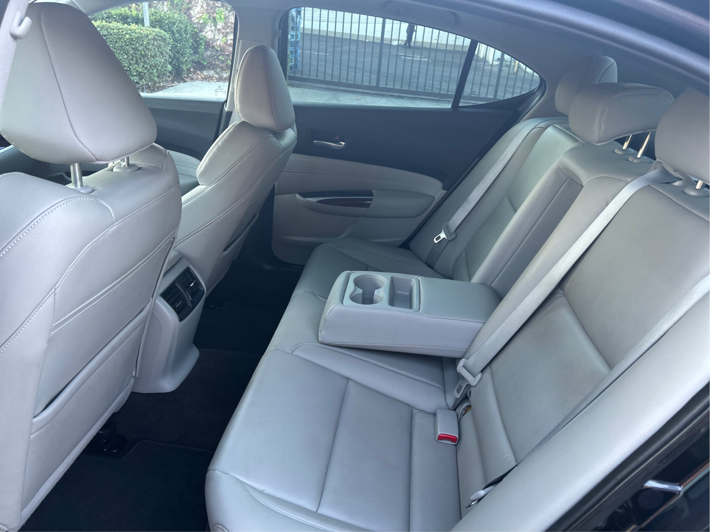 Photo 10 of this Acura TLX