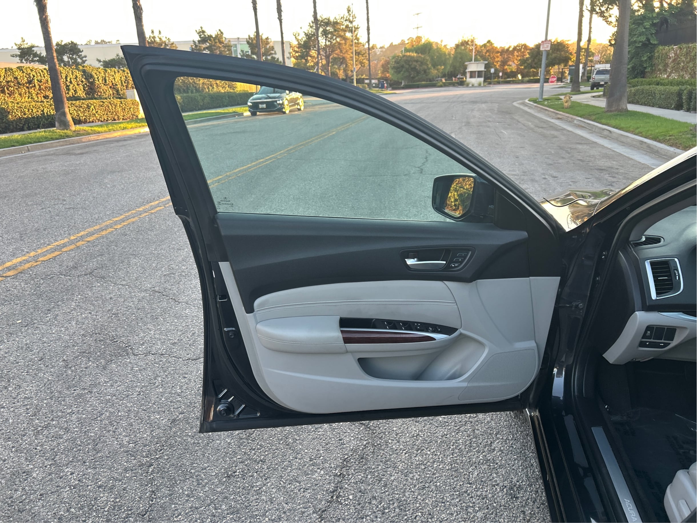 Photo 22 of this Acura TLX