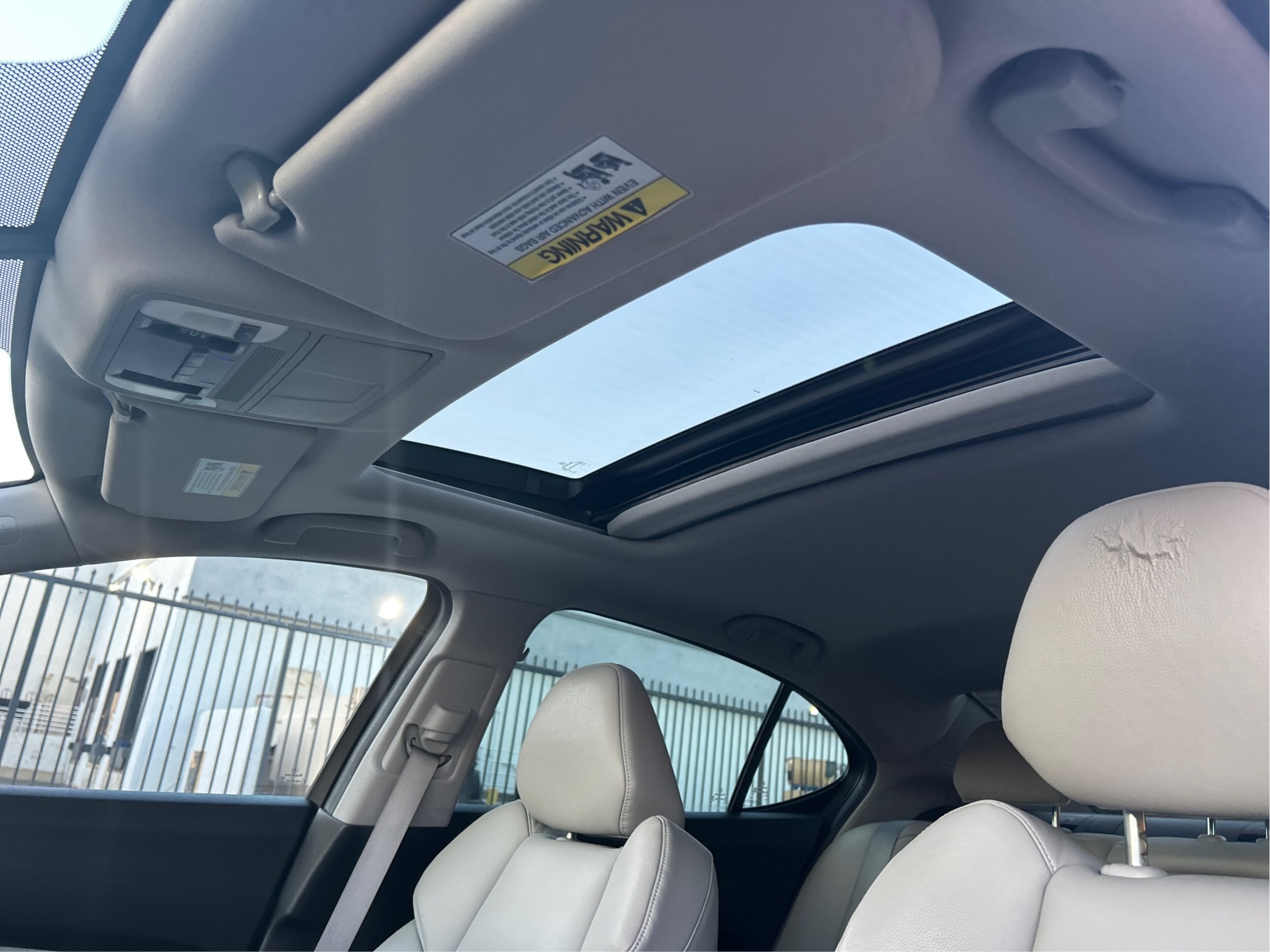 Photo 25 of this Acura TLX