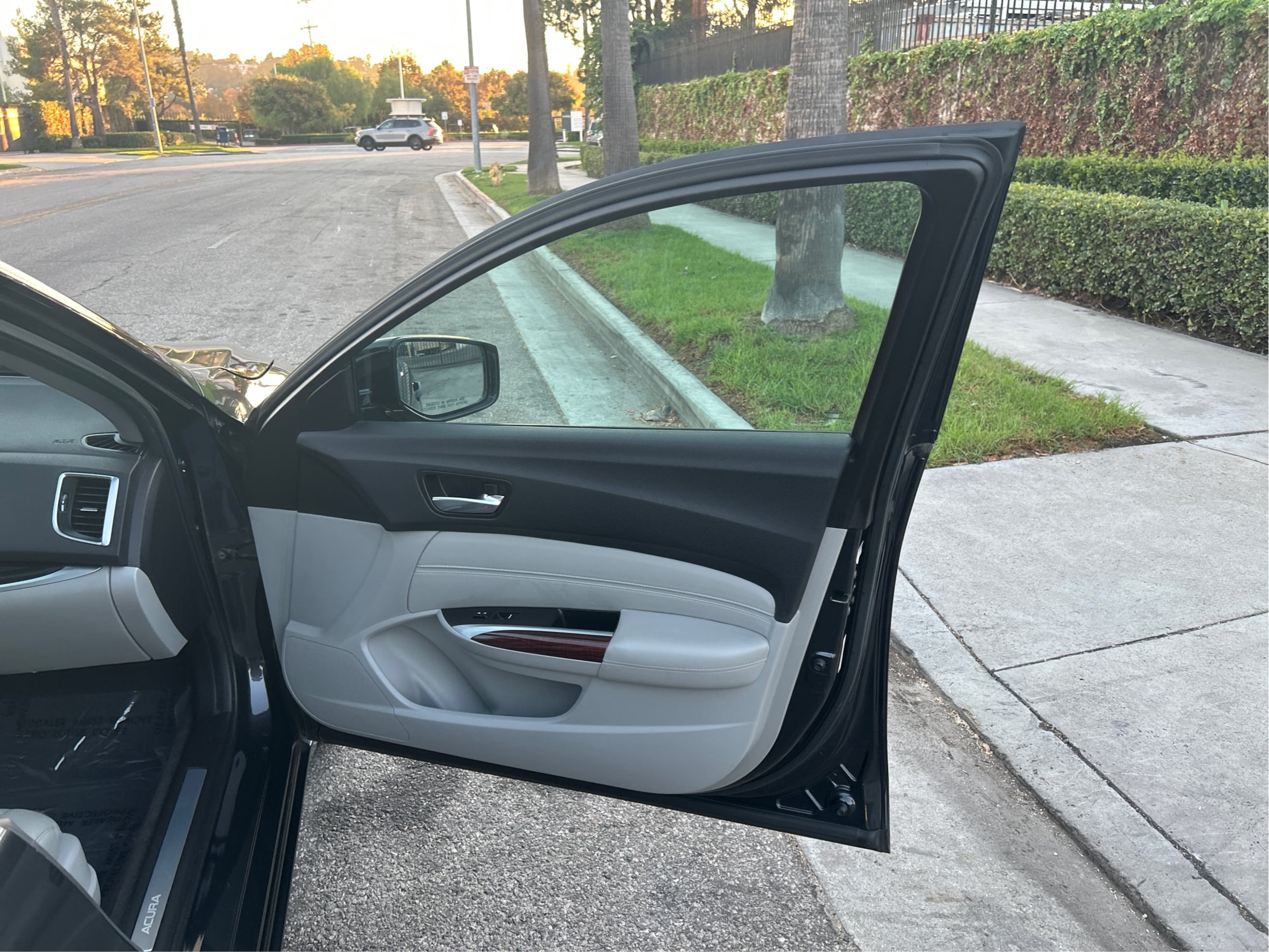 Photo 26 of this Acura TLX