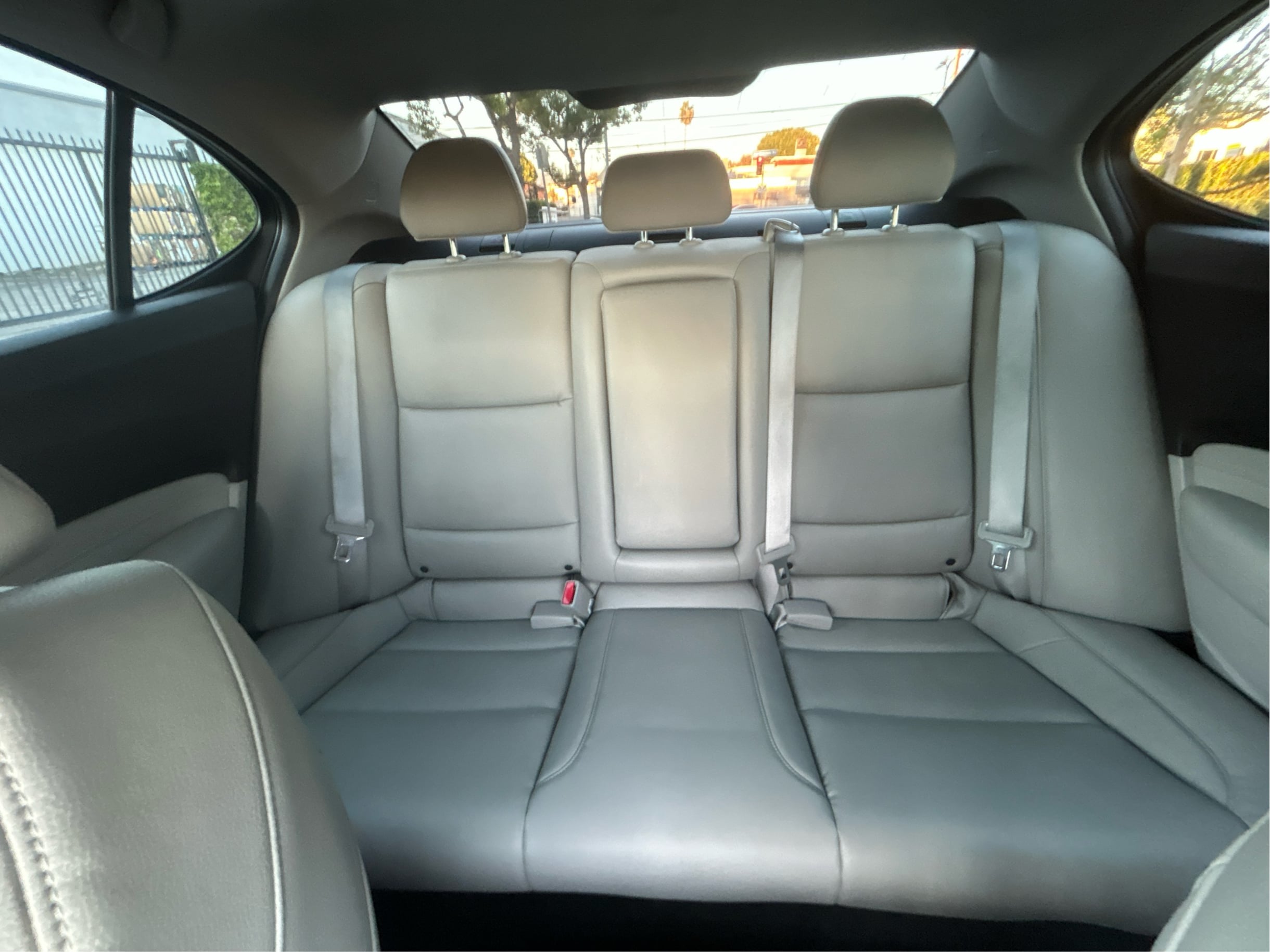 Photo 14 of this Acura TLX
