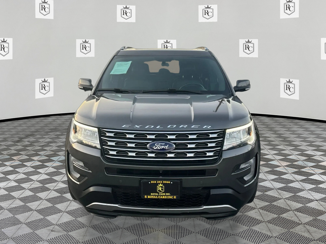 Photo 2 of this Ford Explorer