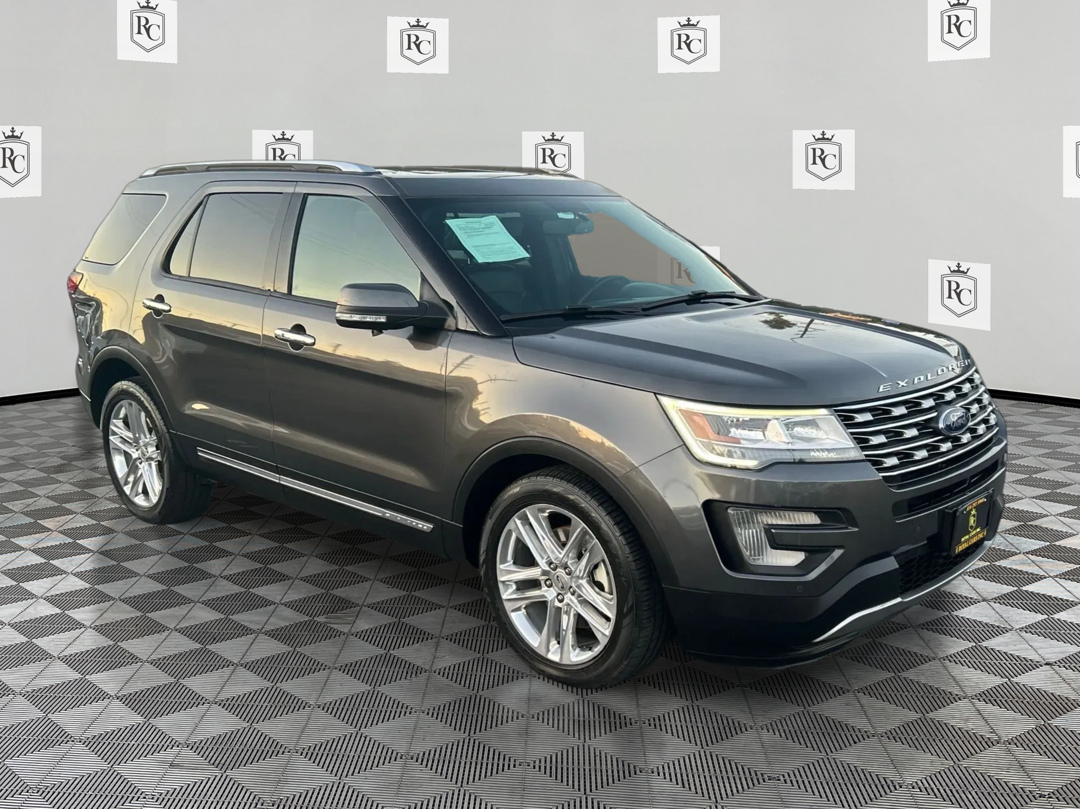 Photo 3 of this Ford Explorer