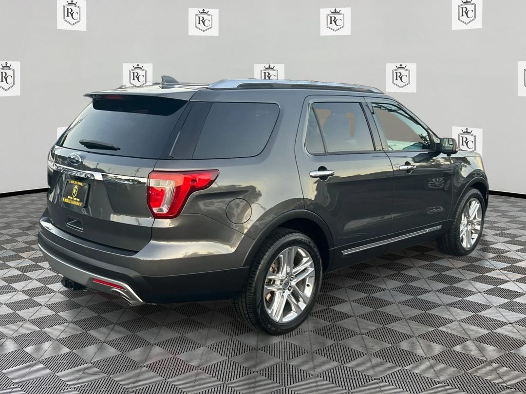 Photo 5 of this Ford Explorer