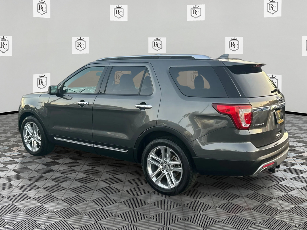 Photo 7 of this Ford Explorer