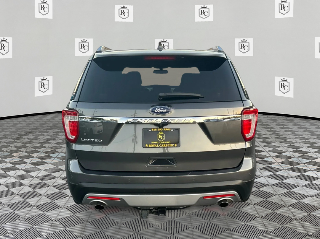 Photo 6 of this Ford Explorer
