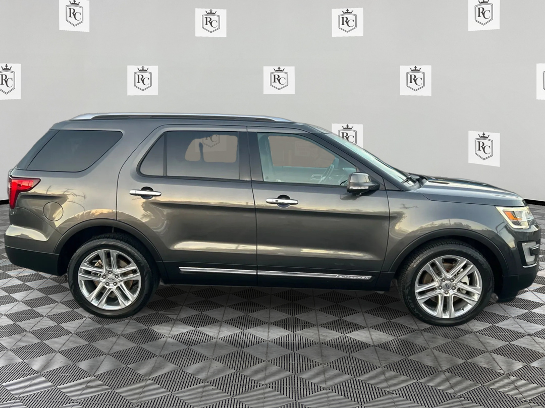 Photo 4 of this Ford Explorer