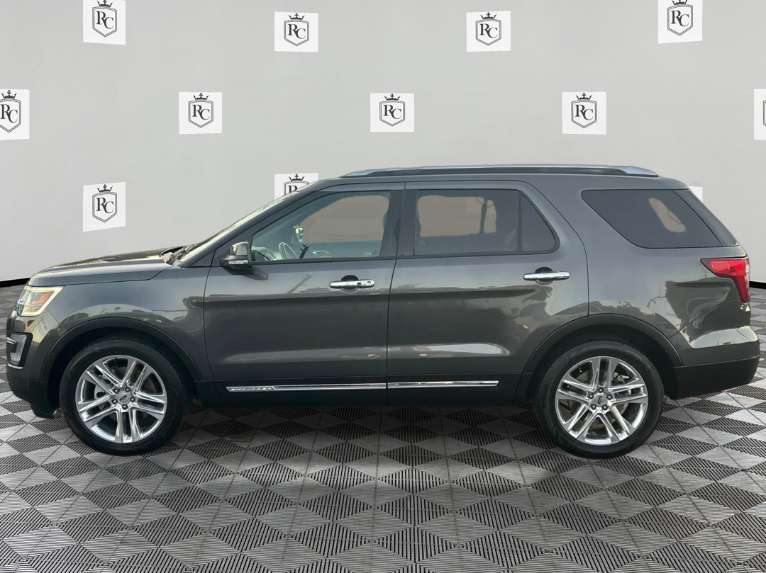 Photo 8 of this Ford Explorer