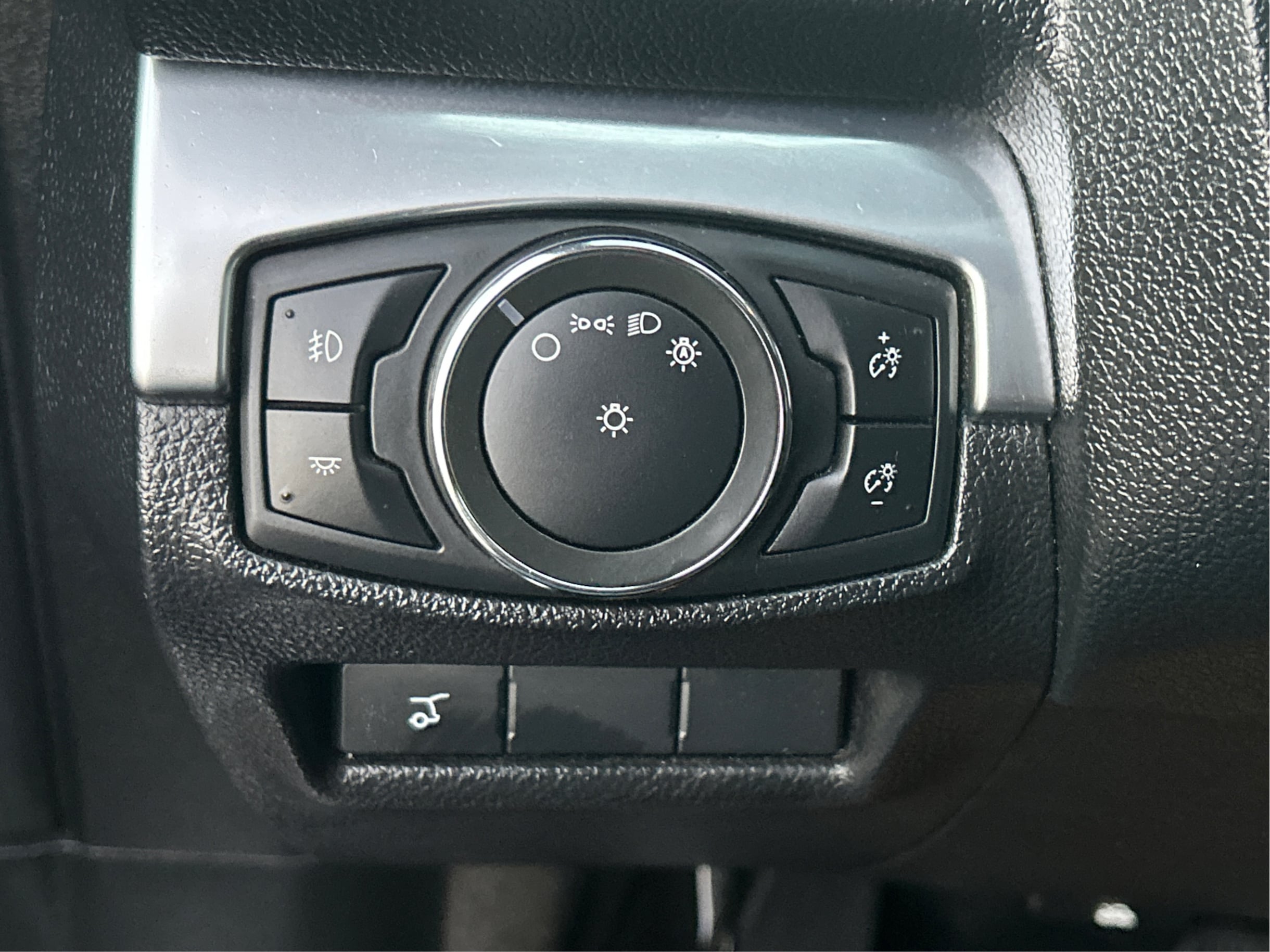 Photo 21 of this Ford Explorer