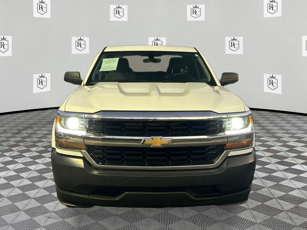 Photo 2 of this Chevrolet Silverado 1500