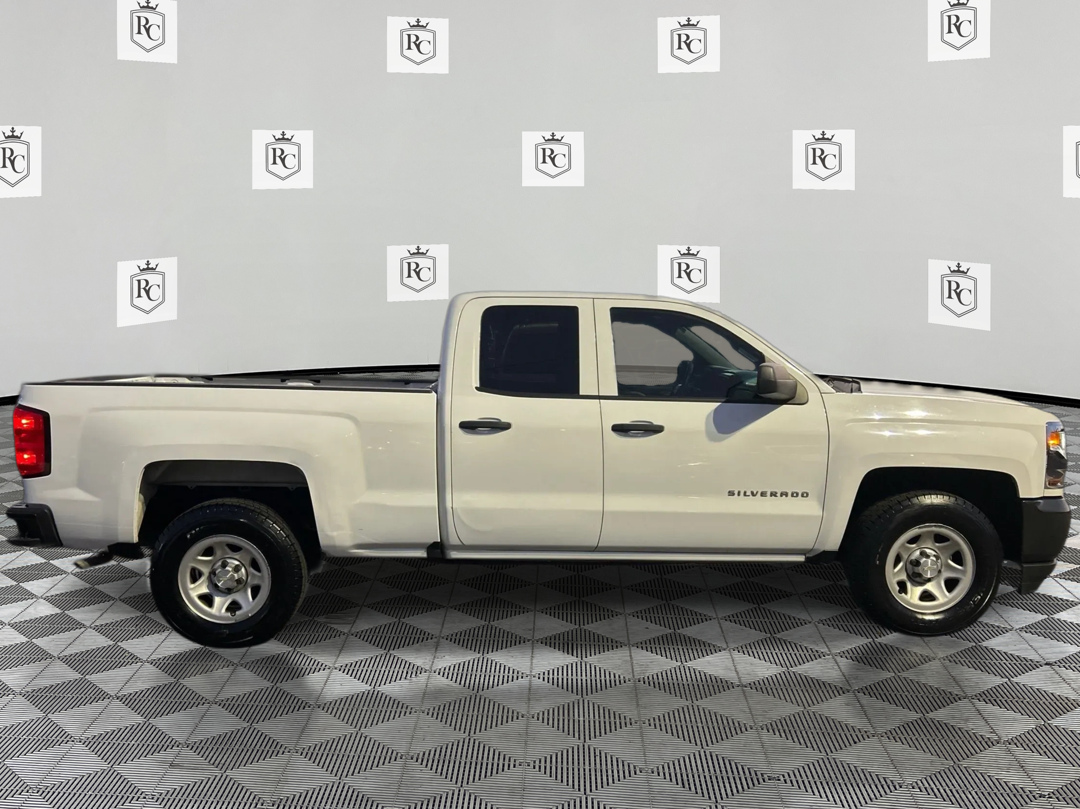 Photo 4 of this Chevrolet Silverado 1500