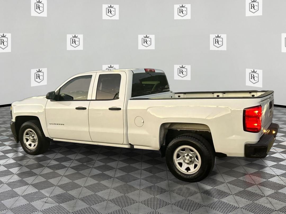 Photo 7 of this Chevrolet Silverado 1500