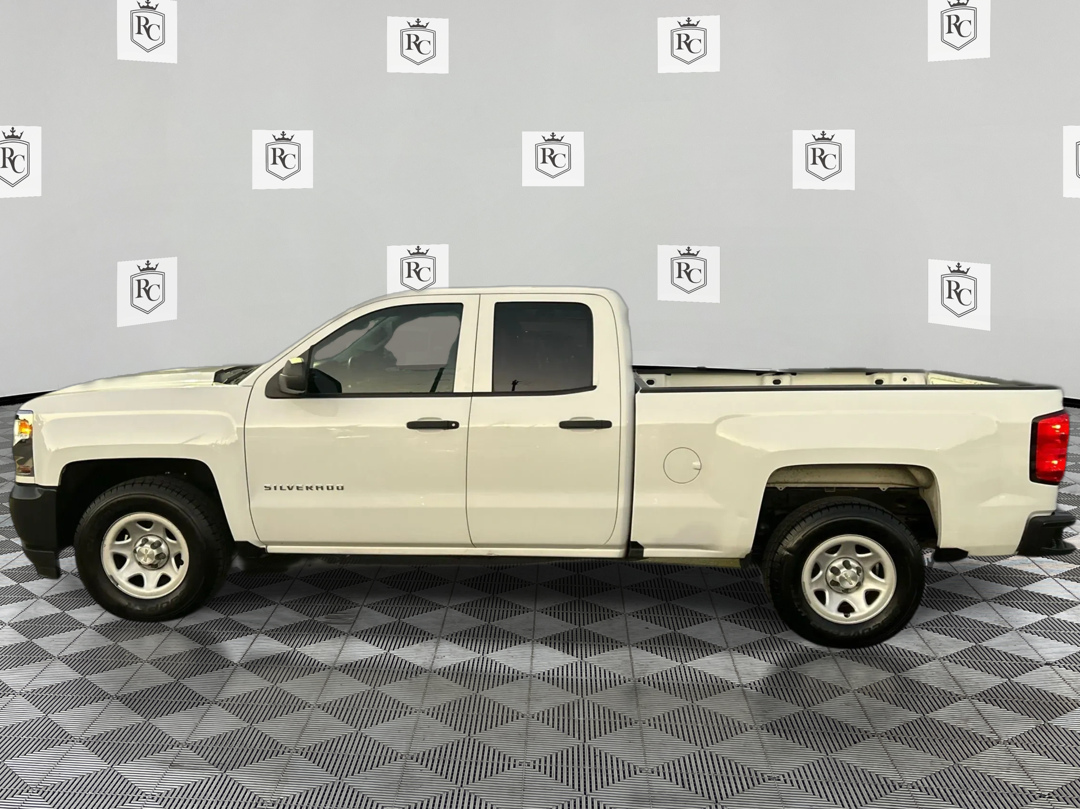 Photo 8 of this Chevrolet Silverado 1500