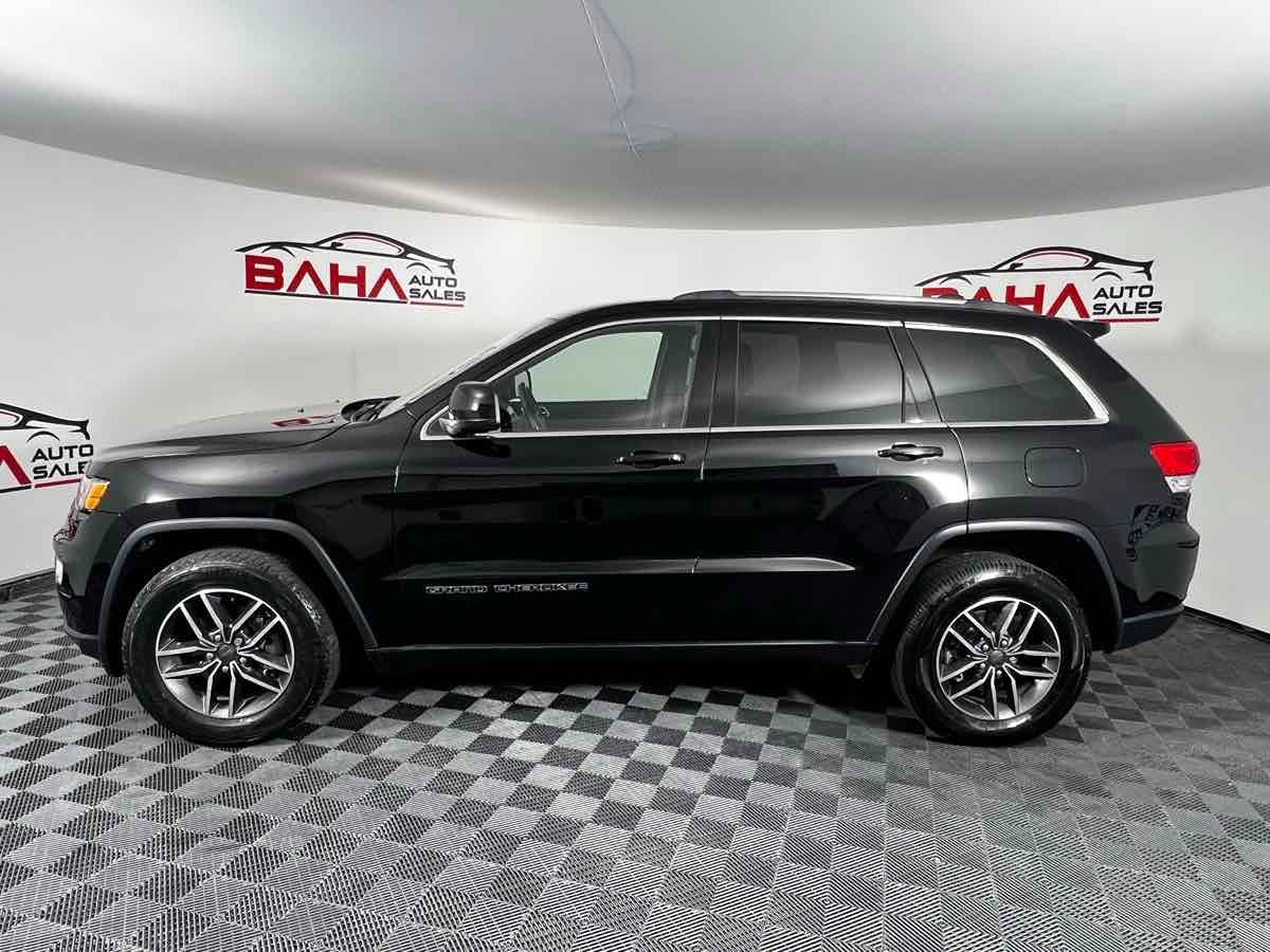 2019 Jeep Grand Cherokee Laredo E photo 2