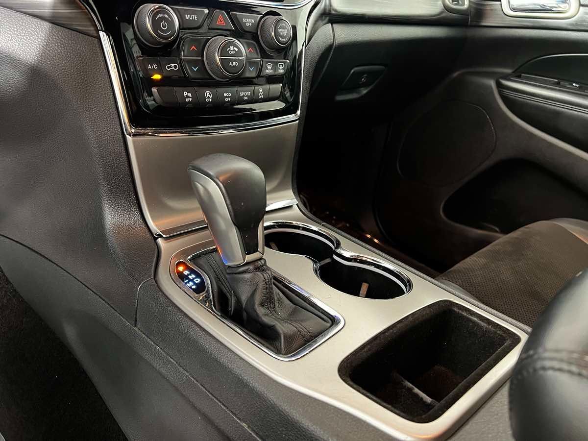 2019 Jeep Grand Cherokee Laredo E photo 18