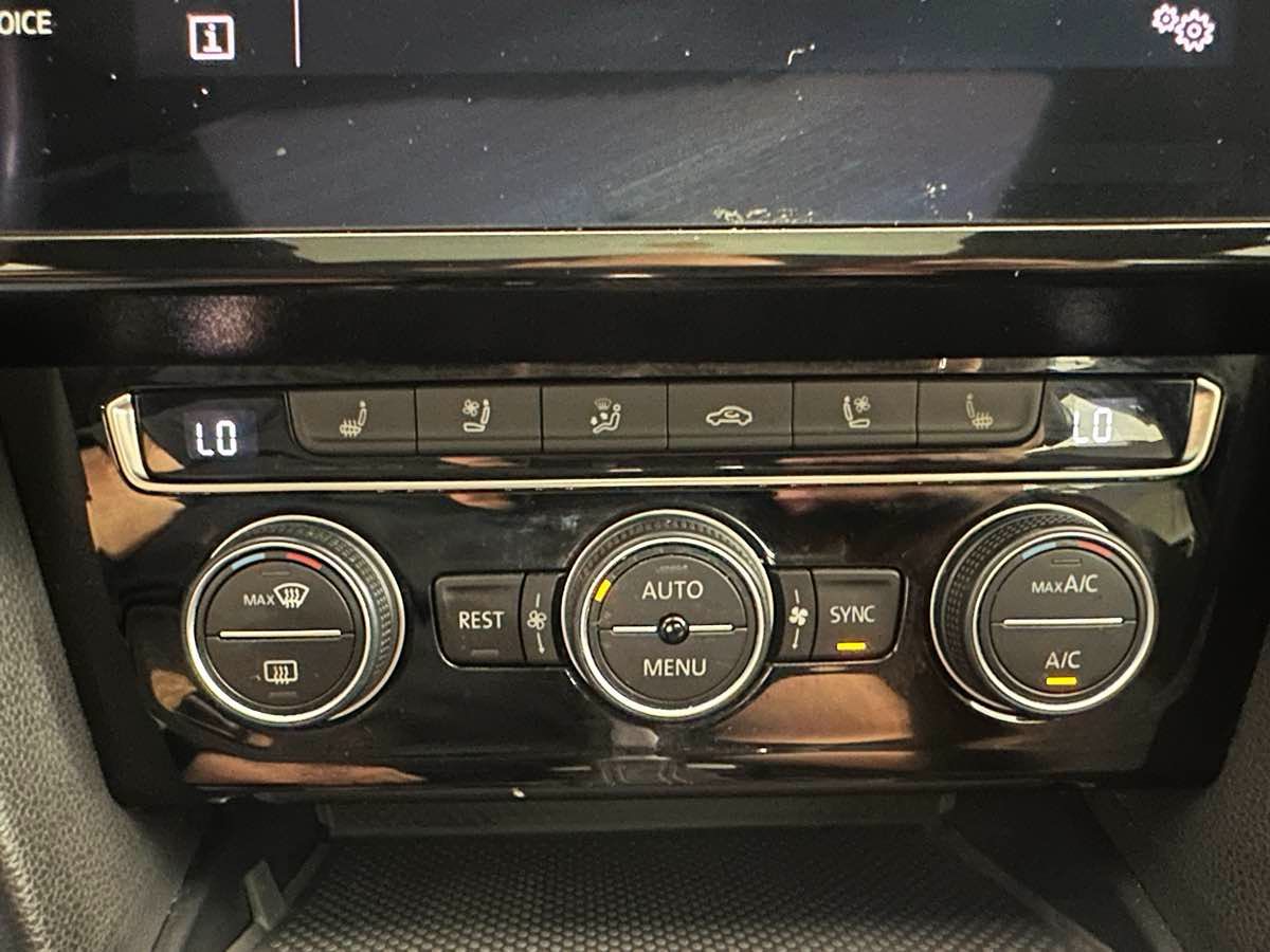 2019 Volkswagen Arteon SEL Premium R-Line photo 28