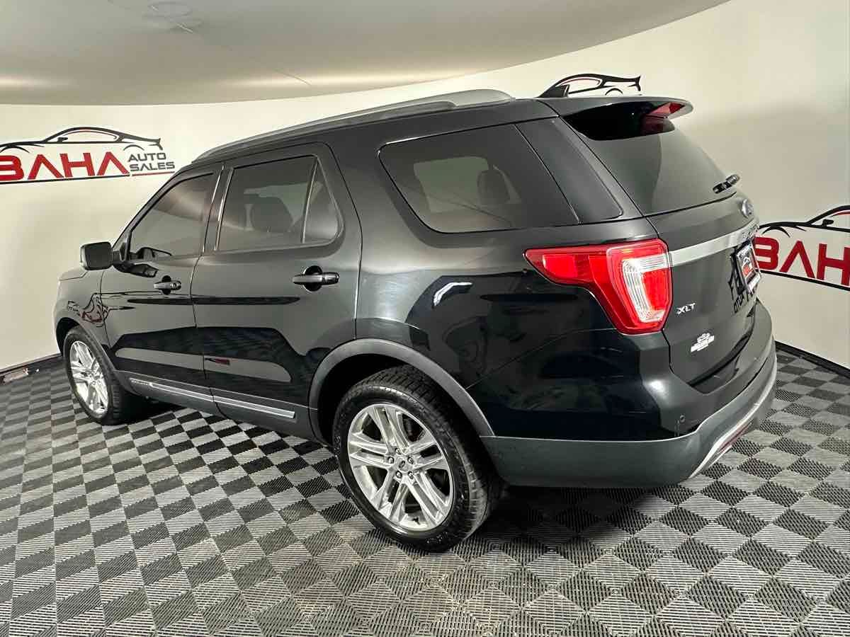 2017 Ford Explorer XLT photo 4