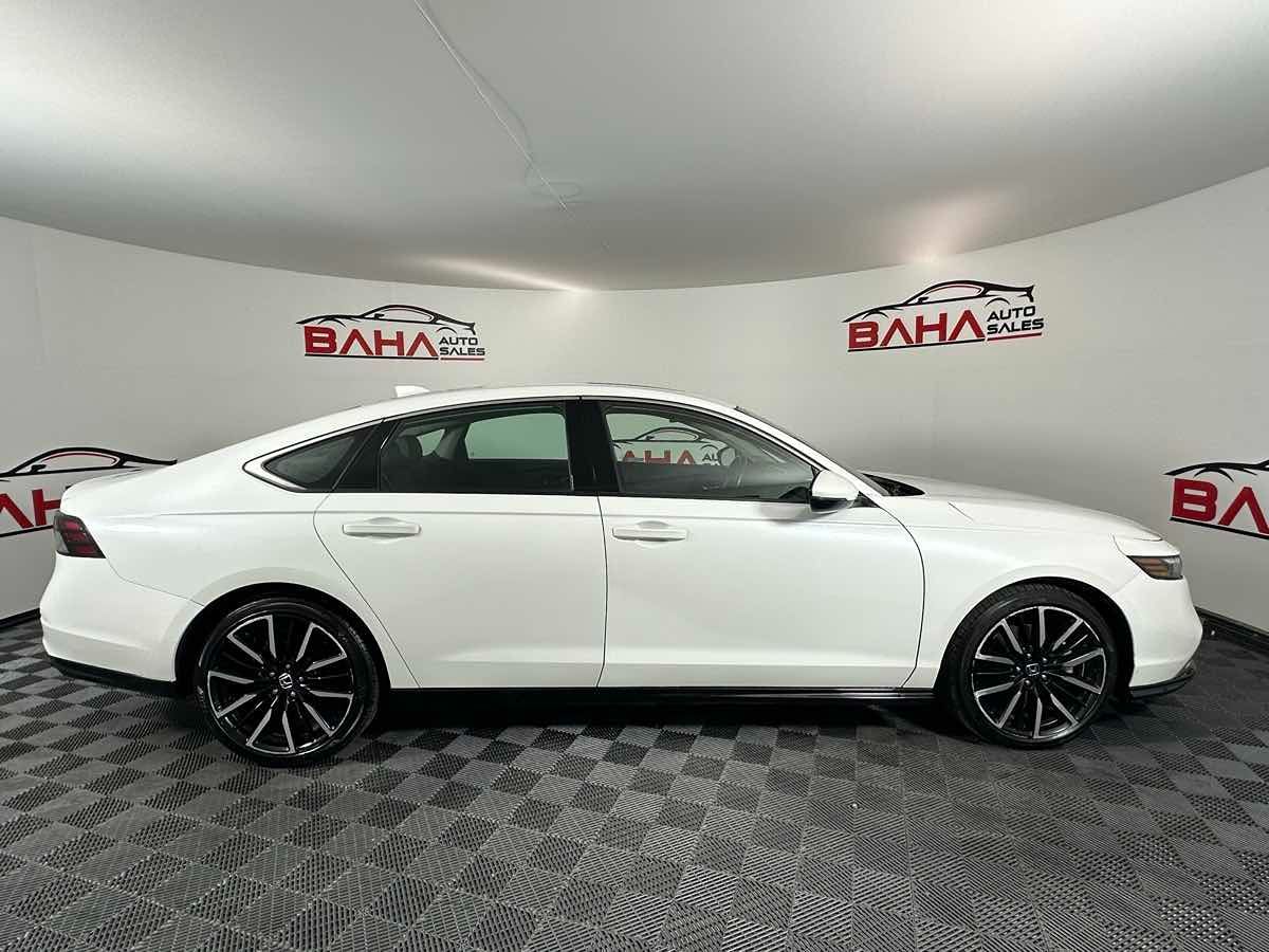 2023 Honda Accord Hybrid Touring photo 2