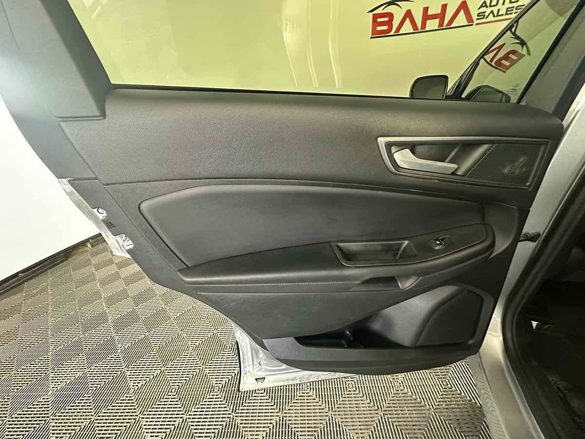 2024 Ford Edge SE photo 9