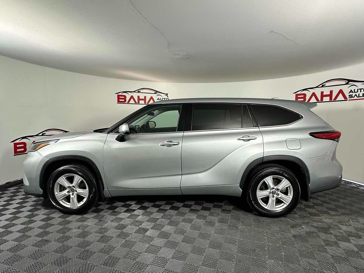 2021 Toyota Highlander LE SE photo 3