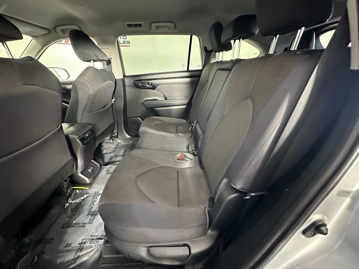2021 Toyota Highlander LE SE photo 17