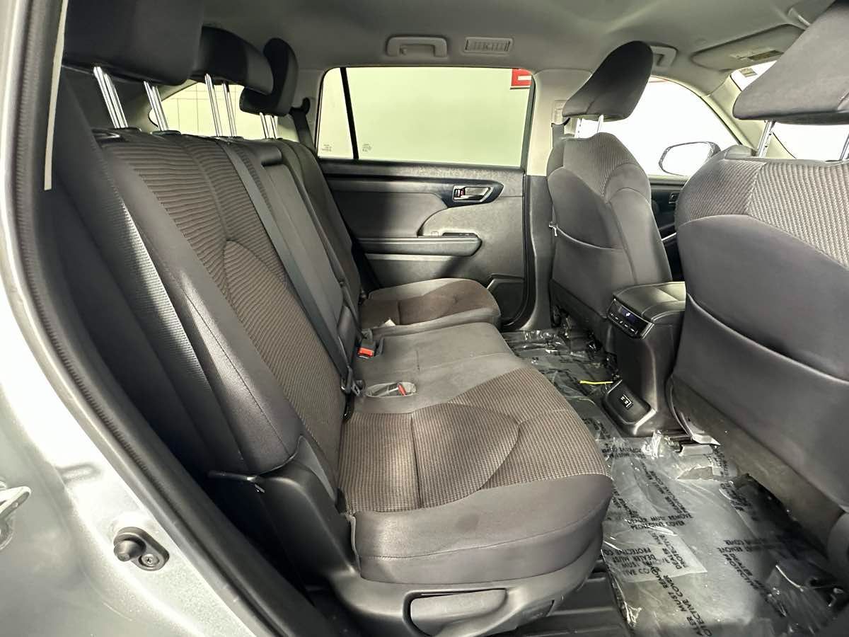 2021 Toyota Highlander LE SE photo 21
