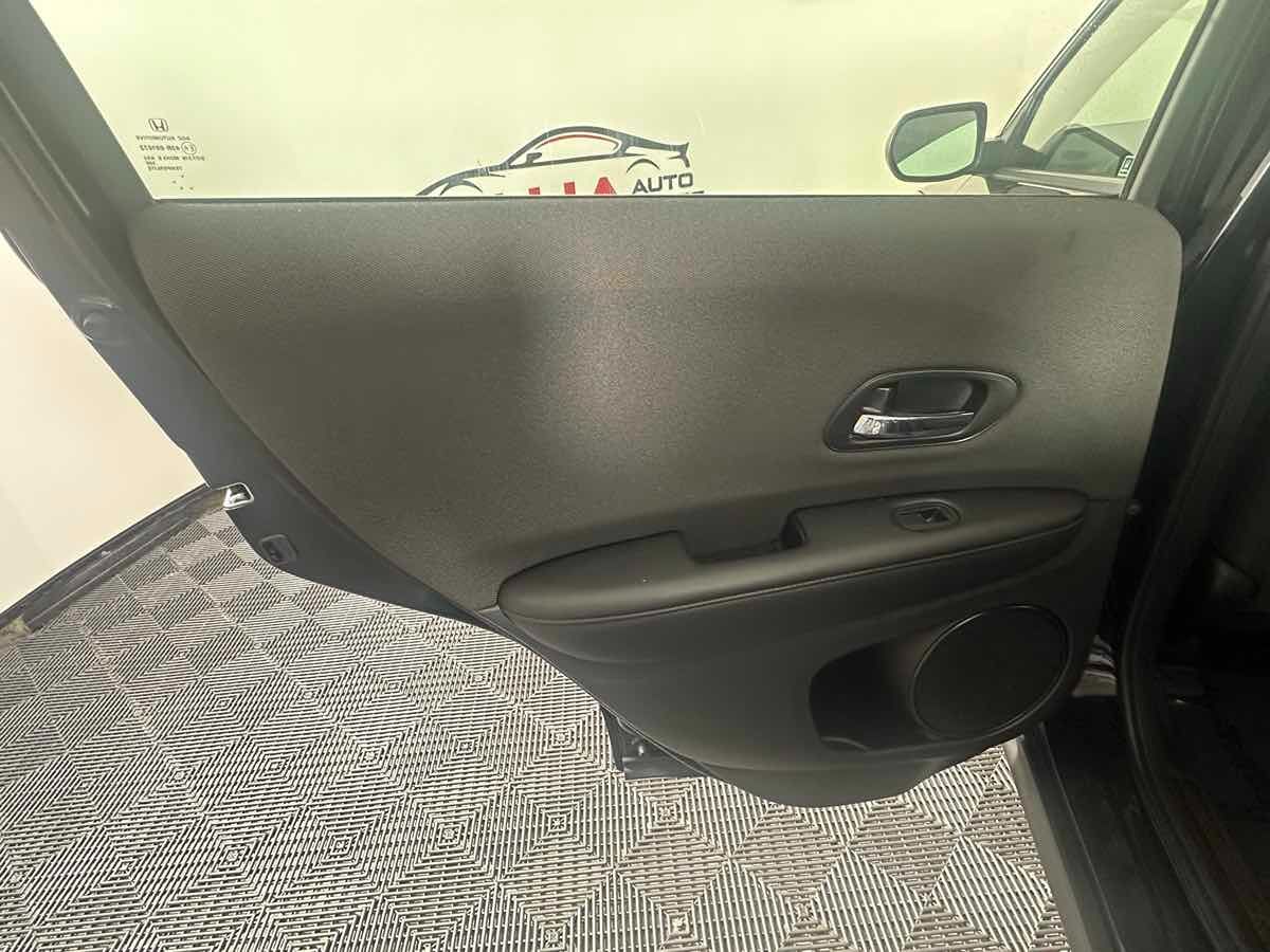 2021 Honda HR-V LX photo 14