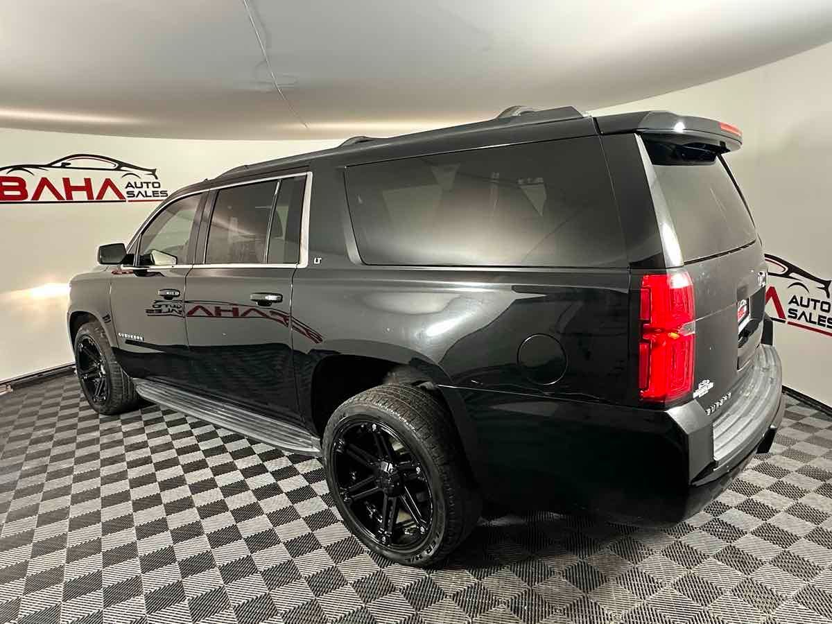 2018 Chevrolet Suburban LT photo 2