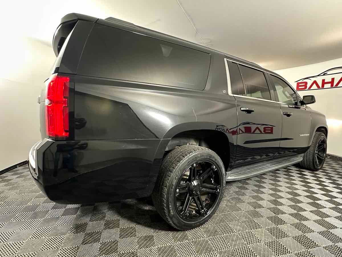 2018 Chevrolet Suburban LT photo 5