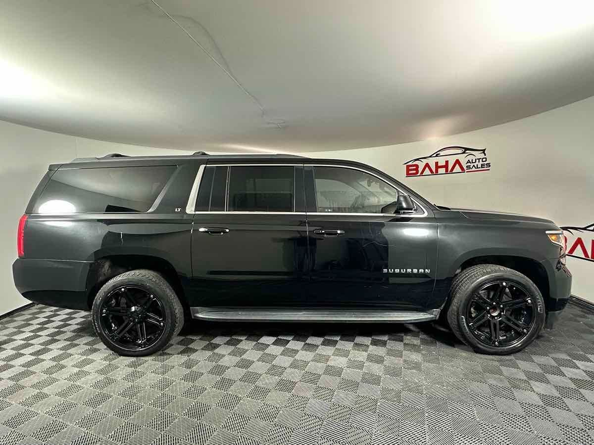 2018 Chevrolet Suburban LT photo 6