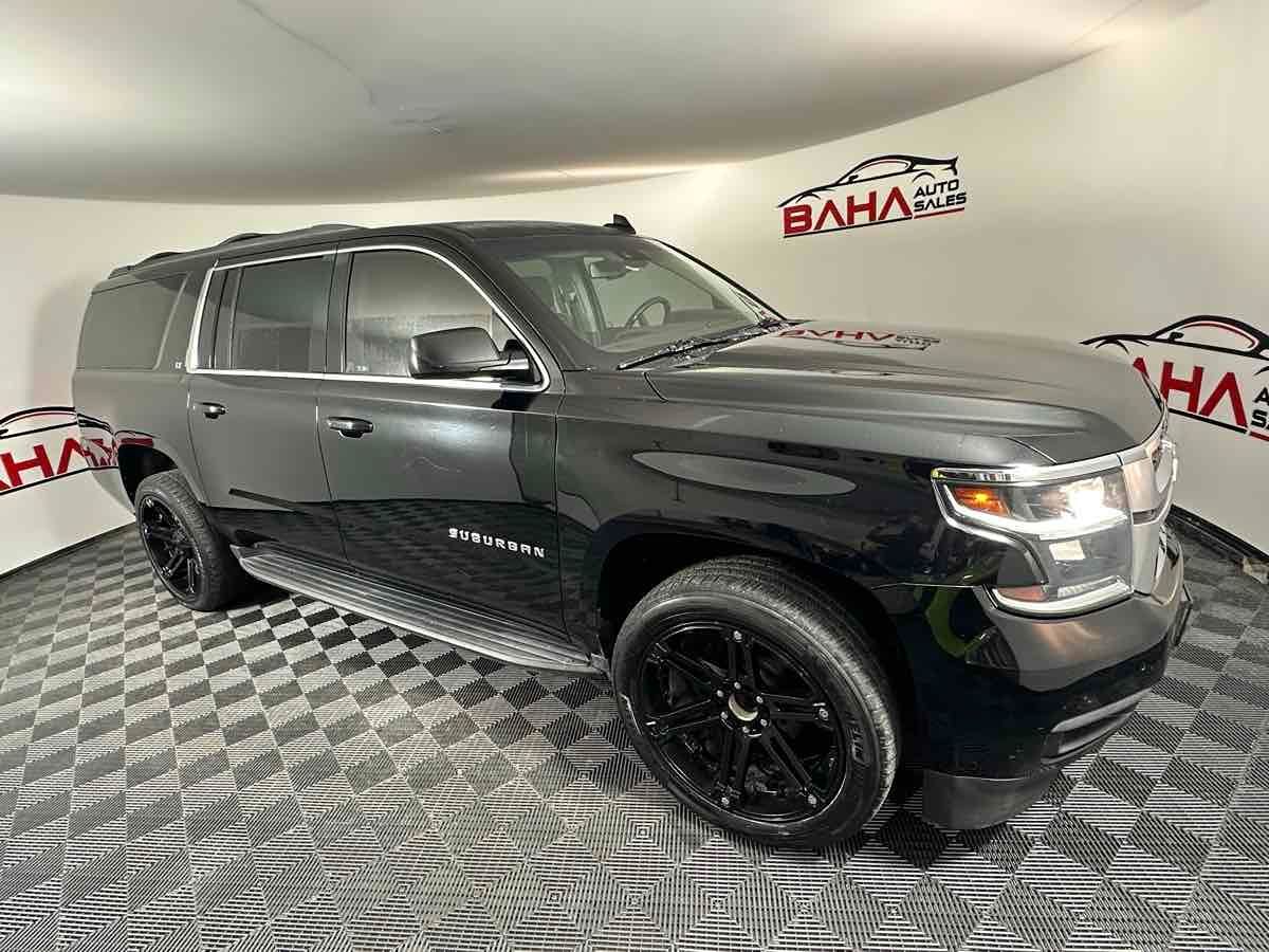 2018 Chevrolet Suburban LT photo 7