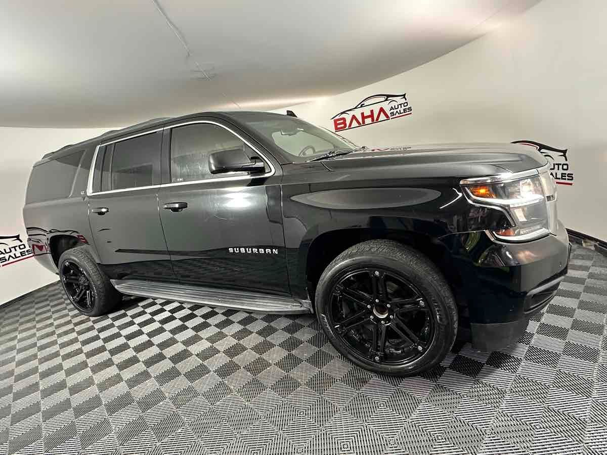2018 Chevrolet Suburban LT photo 8