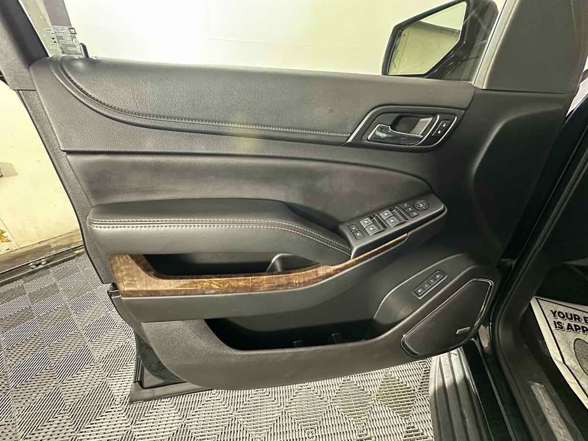 2018 Chevrolet Suburban LT photo 9