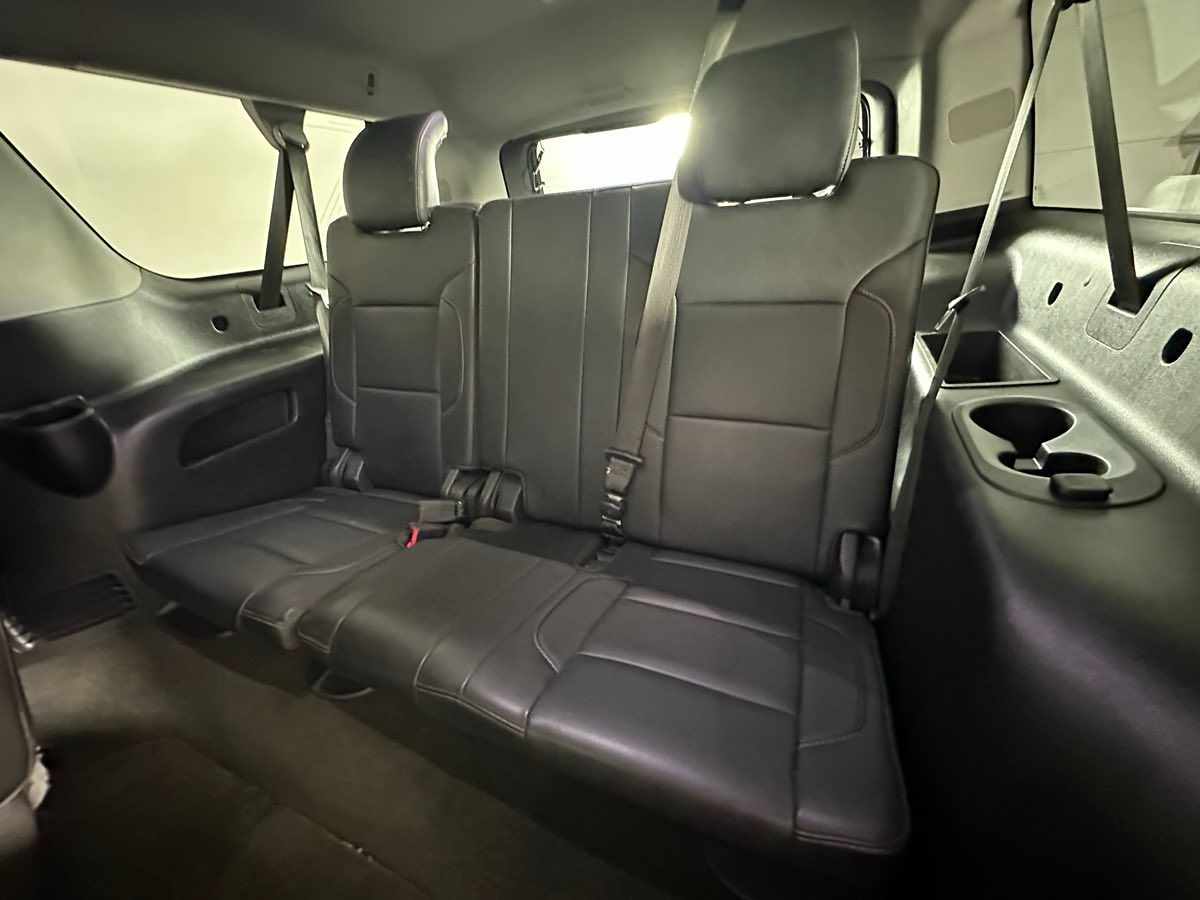 2018 Chevrolet Suburban LT photo 14