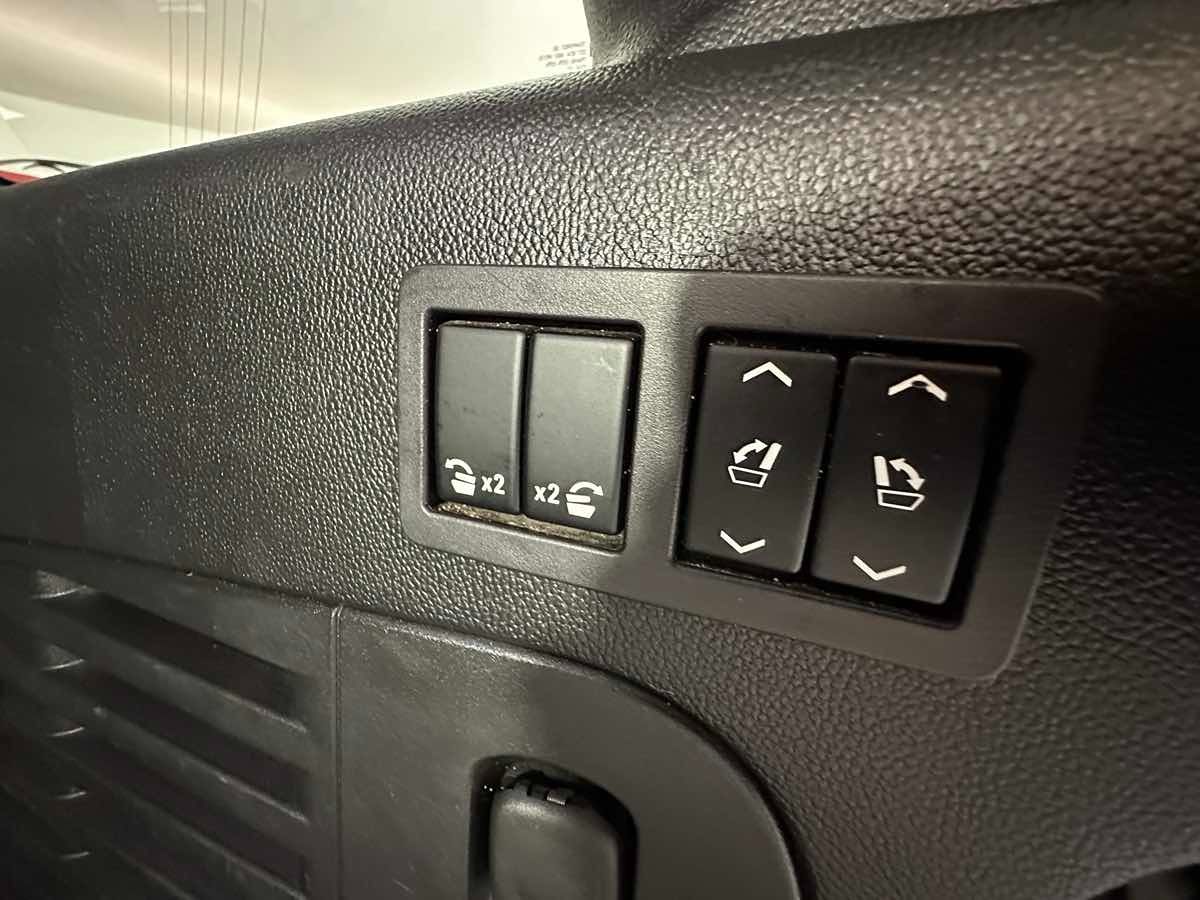 2018 Chevrolet Suburban LT photo 16