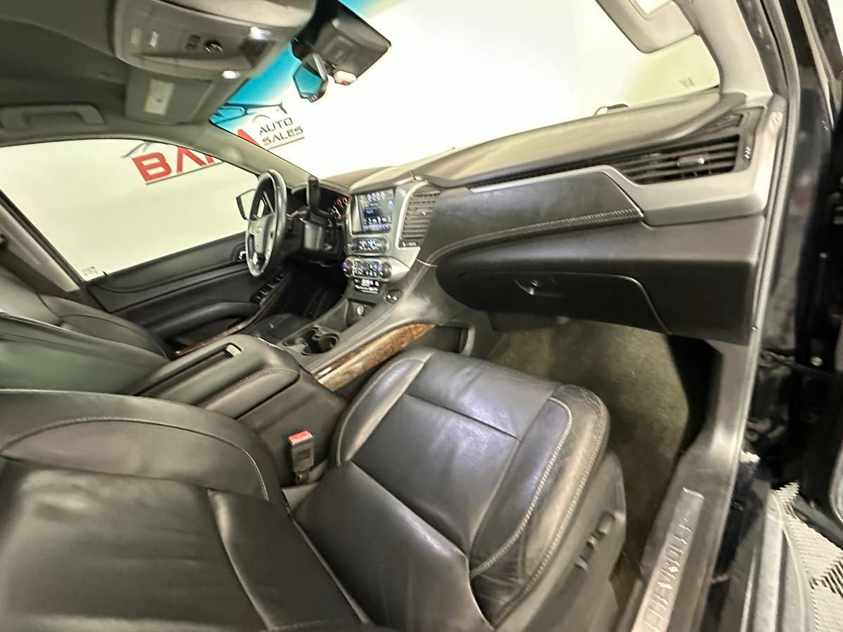 2018 Chevrolet Suburban LT photo 18